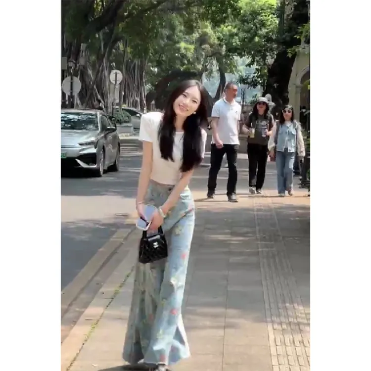 2025新款气质正肩蕾丝镂空后背T恤修身百搭时尚碎花半身裙穿搭女