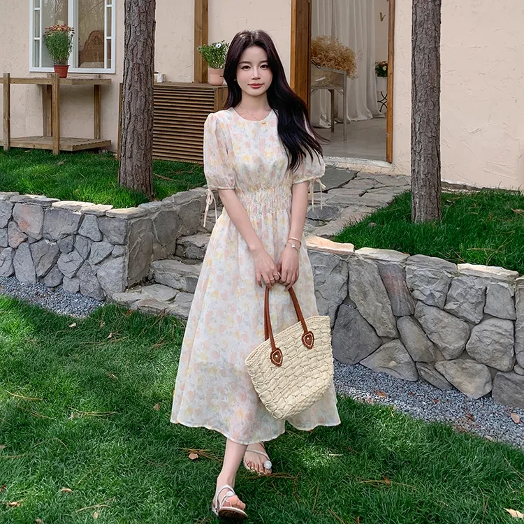 好看独特泡泡袖收腰连衣裙女夏季2025新款田园风小清新森系碎花裙