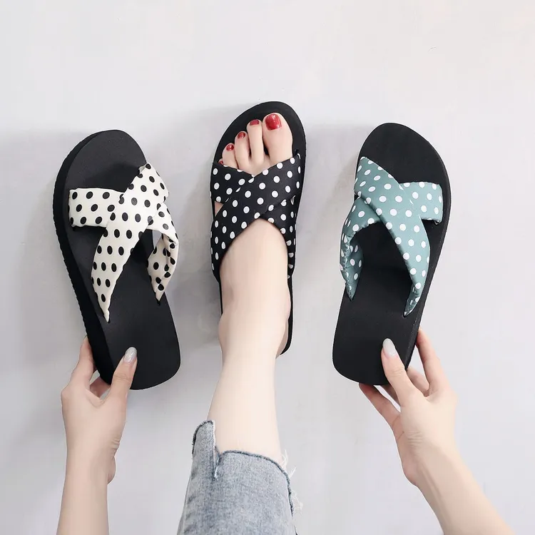 夏季防滑外穿凉拖防滑静音ins潮网红爆款超火沙滩软底一字拖鞋女