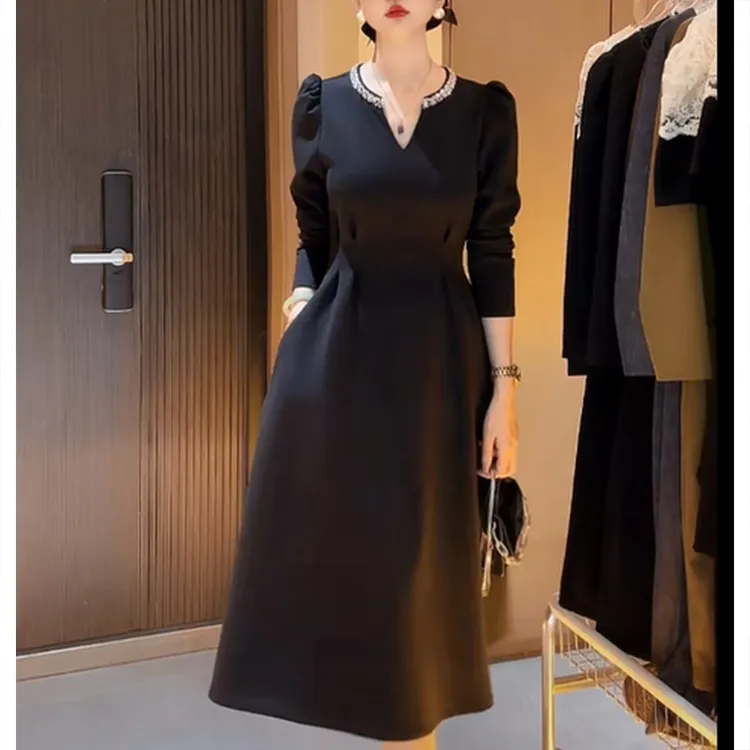 小黑裙连衣裙轻奢宽松显瘦优雅舒适裙子收腰长袖打底气质秋冬法式