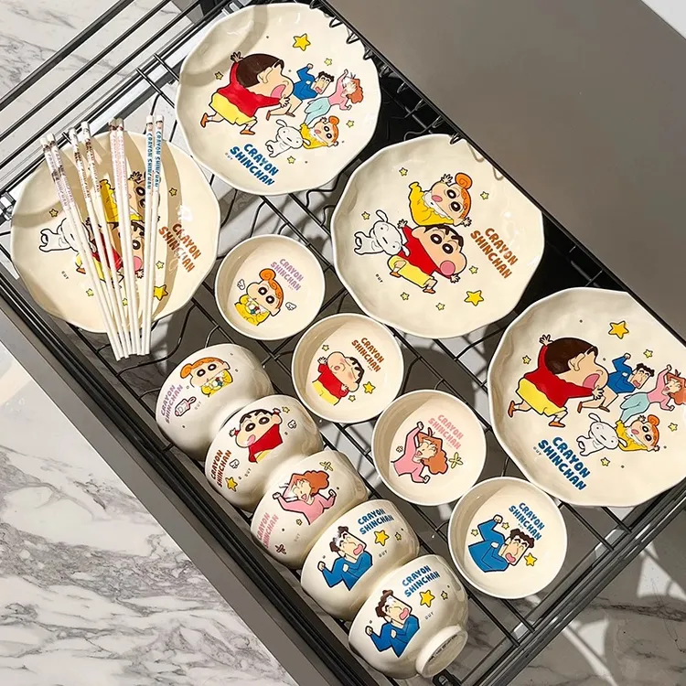 蜡笔小新餐具碗碟套装家用2025新款一家三口陶瓷碗盘乔迁新居礼物