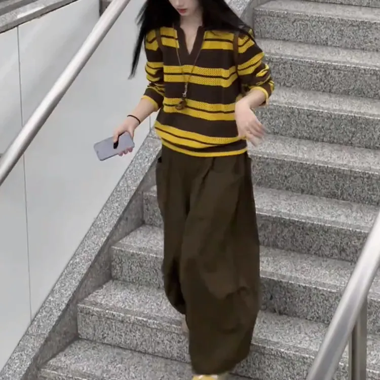 韩系复古撞色条纹V领长袖针织衫女秋季新款宽松百搭慵懒绝美上衣