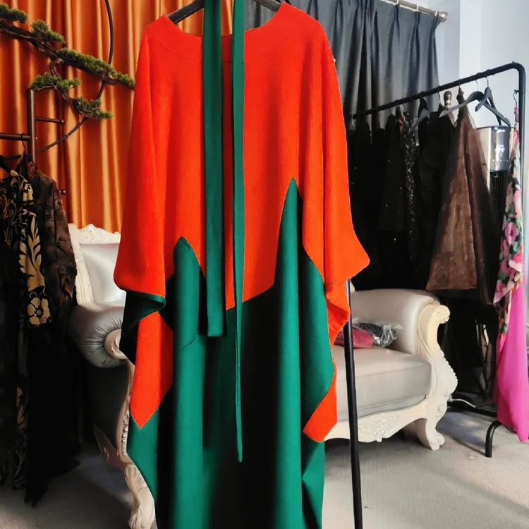 橘黄绿毛带腰带连衣裙