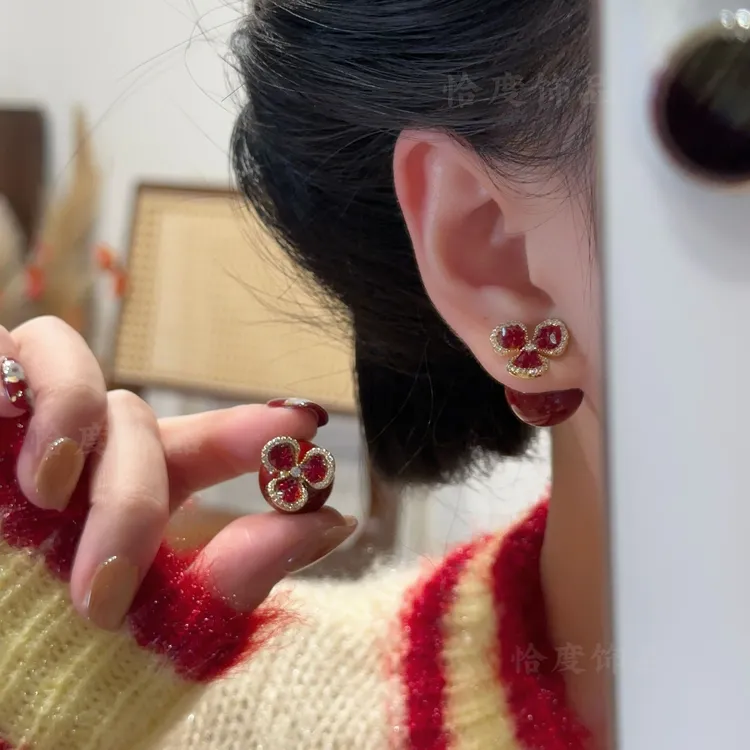 【恰度】一款两戴经典红色花朵珠珠耳钉