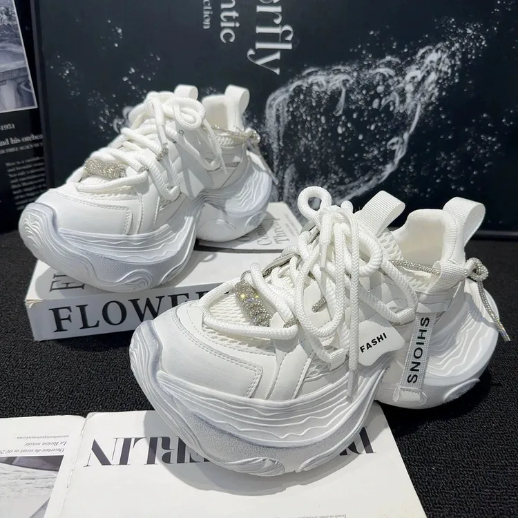 欧货2025春季新款透气时尚圆头系带增高休闲女鞋擦色做旧老爹鞋女