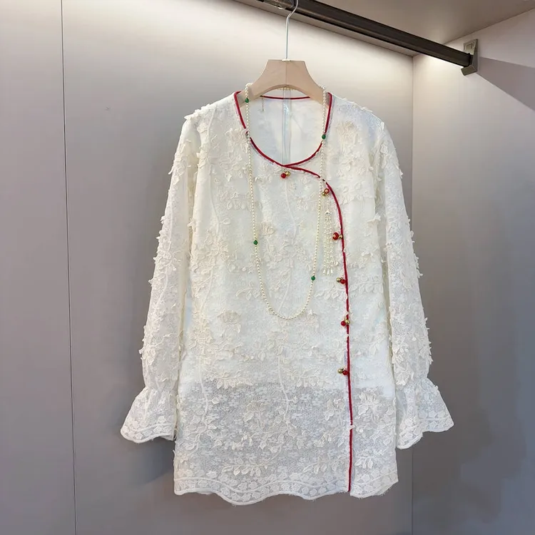 新中式钉珠挂件2025冬季新款圆领立体蕾丝钩花长袖小衫（衣长76）