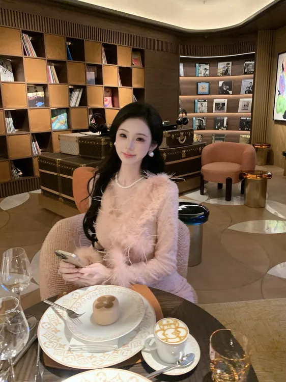 【雅乔定制】晚香玉 磨毛蕾丝鸵鸟毛装饰长袖连衣裙DYHH-25092056