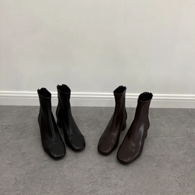 秋冬新款时尚百搭方头短靴 舒适显瘦简约纯色后拉链粗跟女靴