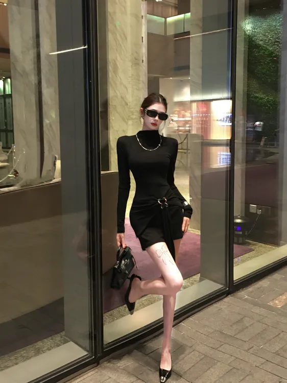 2025秋季新款女装内搭短裙御姐辣妹长袖收腰半高领黑色包臀连衣裙