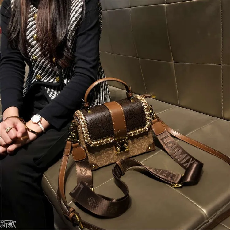 香港品牌真皮女包2025新款设计感链条手提小方包时尚单肩斜挎小包