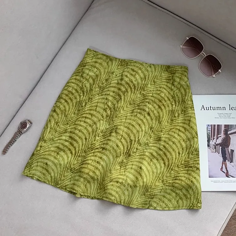 小清新森系绿色条纹半身裙2025夏季时尚洋气减龄高级感短裙女