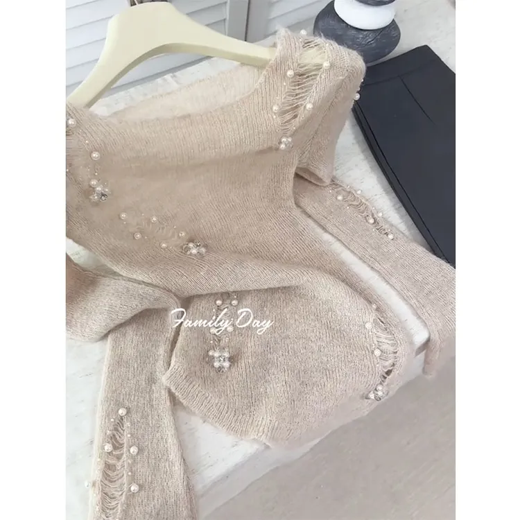 今年新款2025秋季新品大码长袖女韩版圆领钉珠设计感上衣