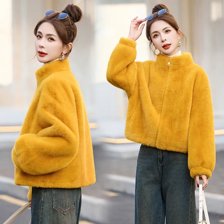 小香风时尚皮毛一体外套女2025年冬季新款小个子休闲保暖短款上衣