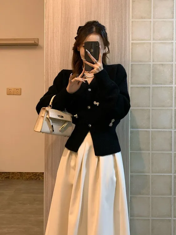 蝴蝶结外套上衣女小香风高级感黑色毛衣女软糯秋冬V领小开衫外套