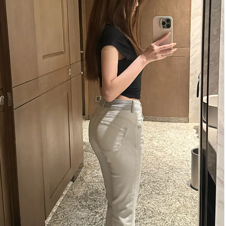 春夏季珍珠灰紧身设计感撞色提臀裤修身弹力中腰喇叭裤牛仔裤女