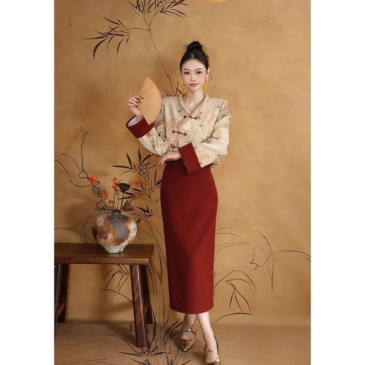 周子仪红色新中式套装裙女2025年新款加棉含羊毛时尚裙子两件套