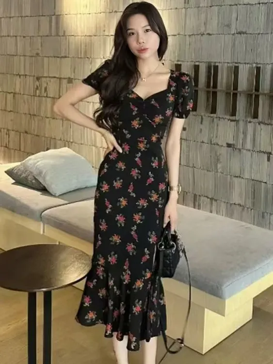 2025年夏季新款洋气方领泡泡袖连衣裙女法式修身高腰气质显瘦长裙