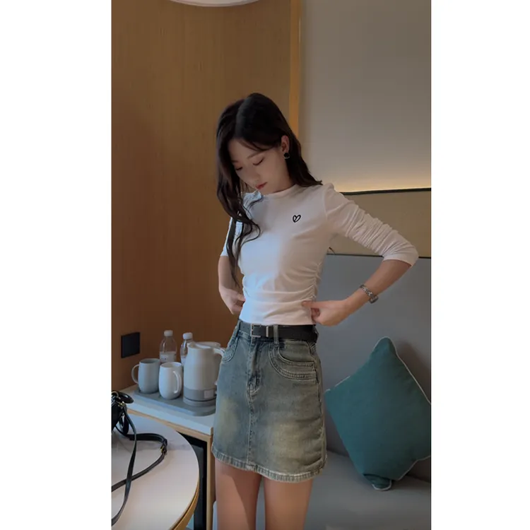 长袖刺绣短款t桖女秋季2025新款百搭正肩短袖上衣+高腰牛仔裙子
