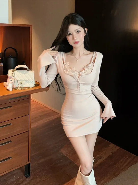 2025秋季性感纯欲显瘦花边吊带内衣+包臀U领连衣裙女两件套带胸垫
