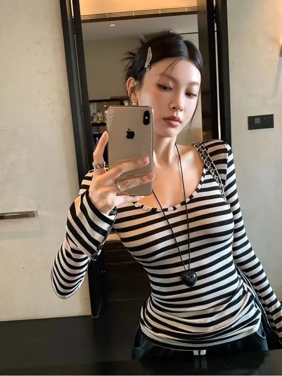修身型长袖条纹T恤露肩韩版打底衫短款秋季辣妹修身小众显瘦针织