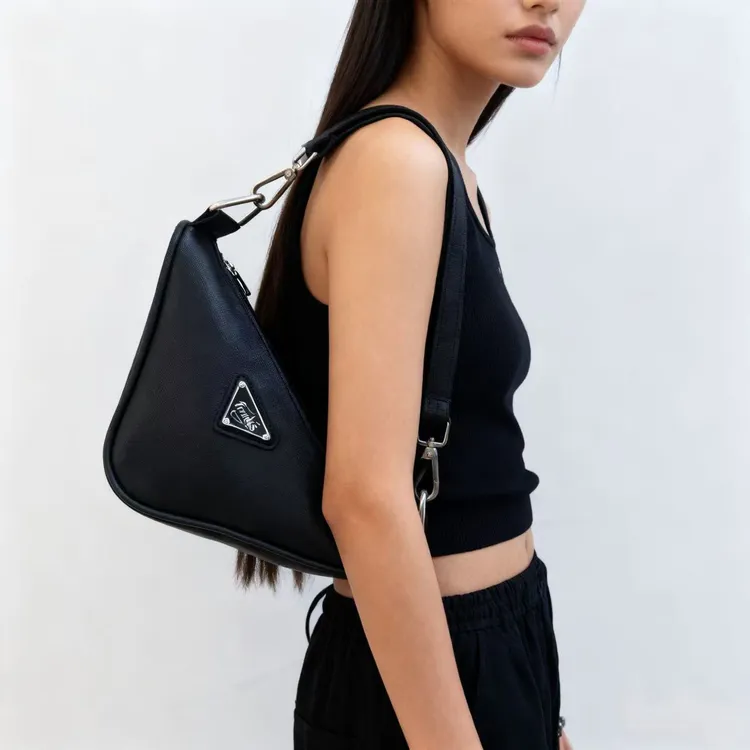 防刮见外包装通勤风耐磨斜挎三角包休闲手机包高品质单肩