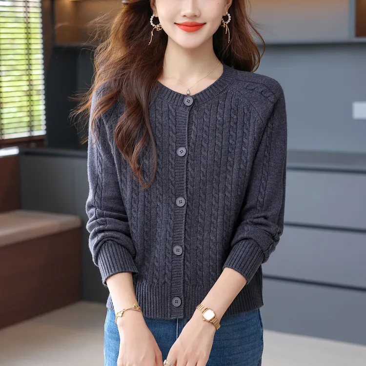 圆领短款开衫女士2025新款春秋绞花外搭高级感小披肩针织毛衣外套