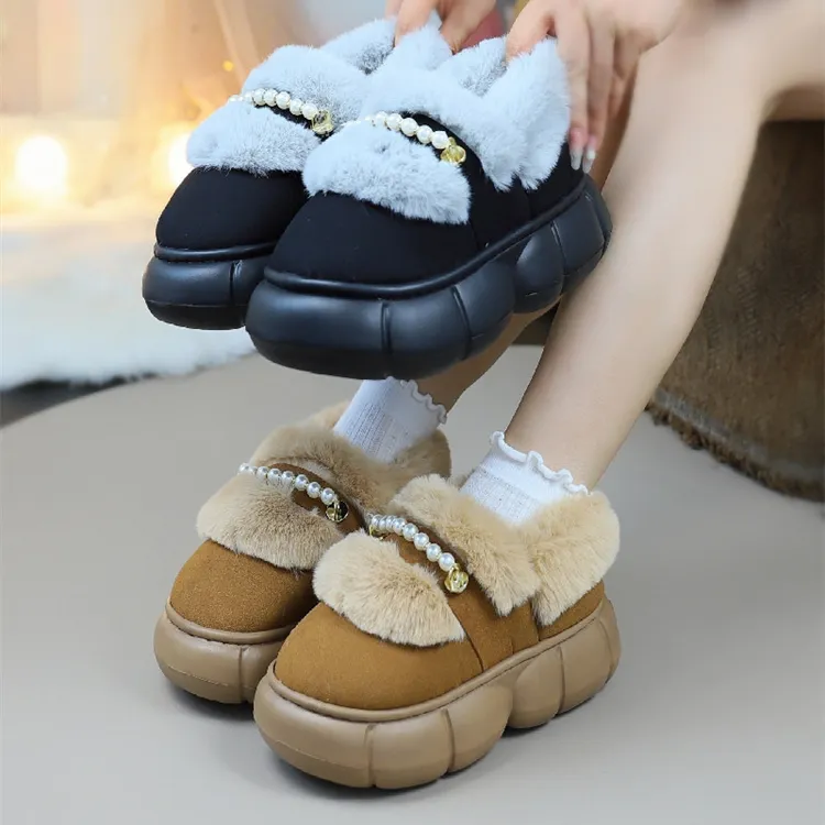 时尚珍珠链棉拖鞋女室内外穿2025新款冬季厚底防滑踩屎感保暖棉鞋
