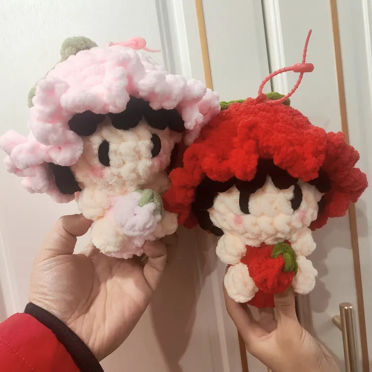 手工成品钩织玩偶明星周边生日礼物节日礼品软糖草莓娃娃手工DIY