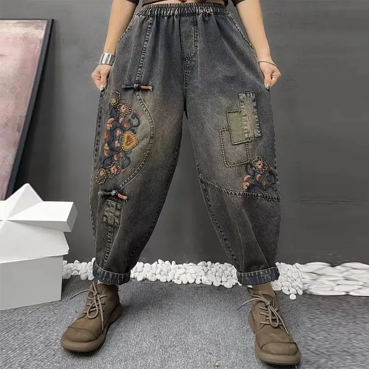 复古刺绣牛仔裤女秋冬季新款加绒宽松大码显瘦文艺百搭九分哈伦裤