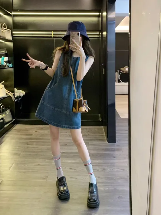 复古港风背心牛仔连衣裙女2025夏季新款高级感时尚气质拼接A字裙
