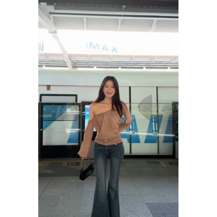 秋夏新款小众轻奢风斜肩修身微透长袖上衣复古百搭休闲喇叭牛仔裤