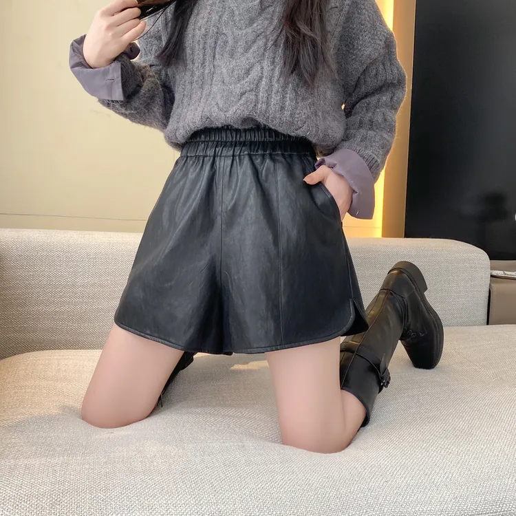 新款PU皮短裤女秋冬2025新款爆款高腰松紧腰显瘦外穿a字阔腿靴筒