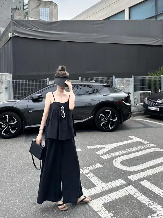 韩系气质高级感黑色吊带背心百搭阔腿休闲裤两件套女2025夏季新款