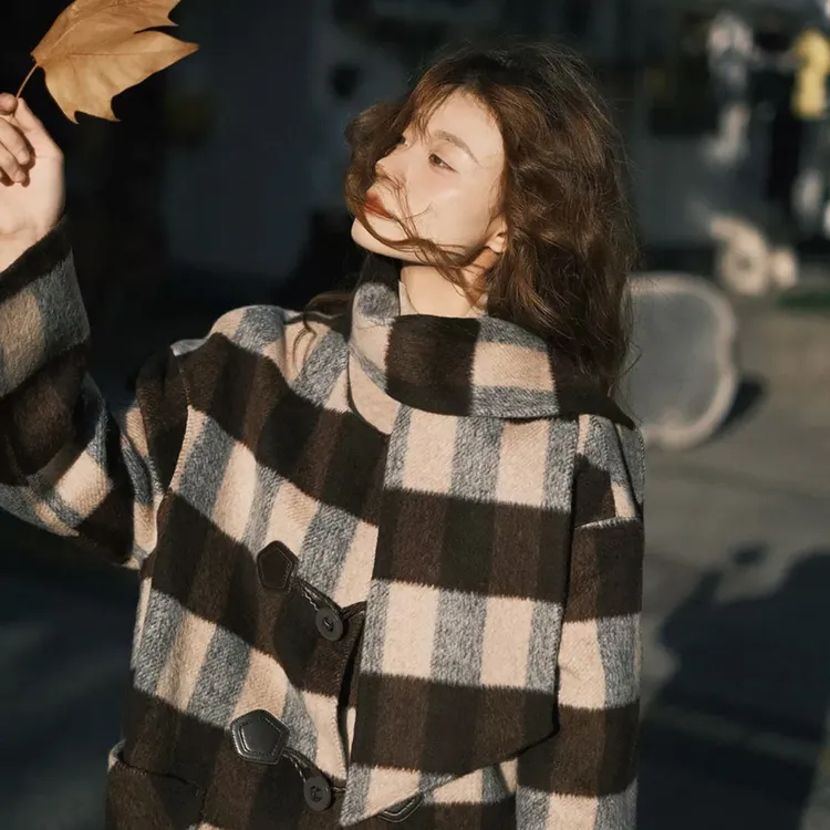 复古撞色双面羊毛大衣女2025长款冬季新款气质格纹毛呢外套设计感
