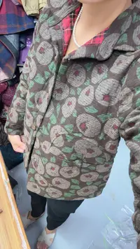 B177法式翻领碎花连帽宽松中老年女装口袋POLO领常规款气质时尚