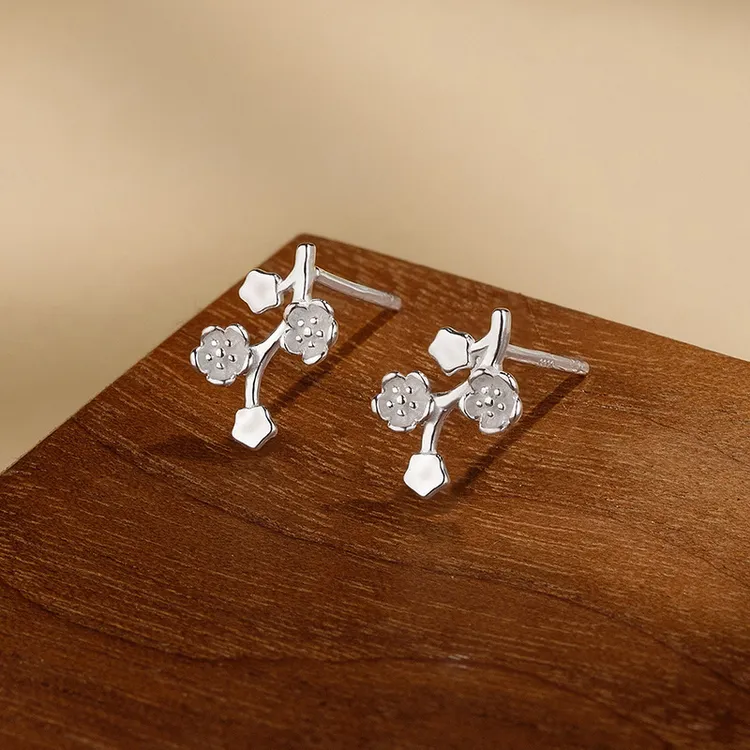 足银耳饰 新款桃花运小耳钉女潮个性气质简约小巧高级感精致耳饰