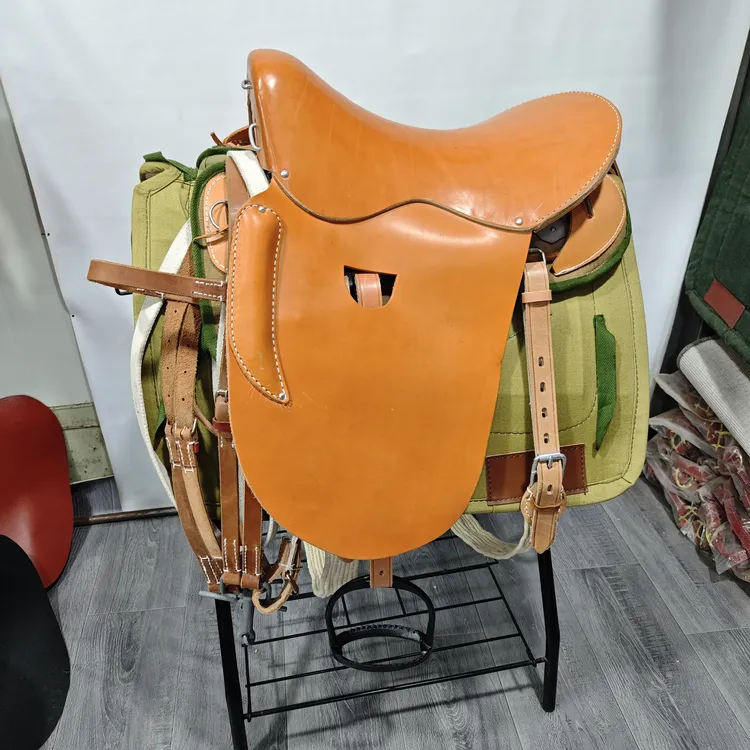 精品高档纯牛皮三花马鞍纯实木骨架全套牛皮配件