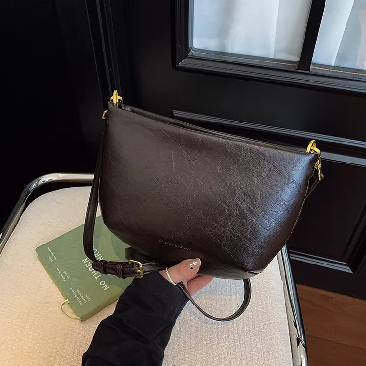 超火小包包女式2025新款爆款小众简约小方包高级感百搭单肩斜挎包