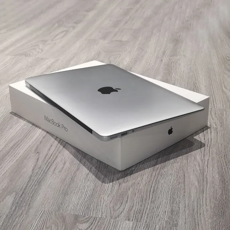 9新 Apple/苹果 Apple苹果Mac Book Pro 前台办公设计剪辑
