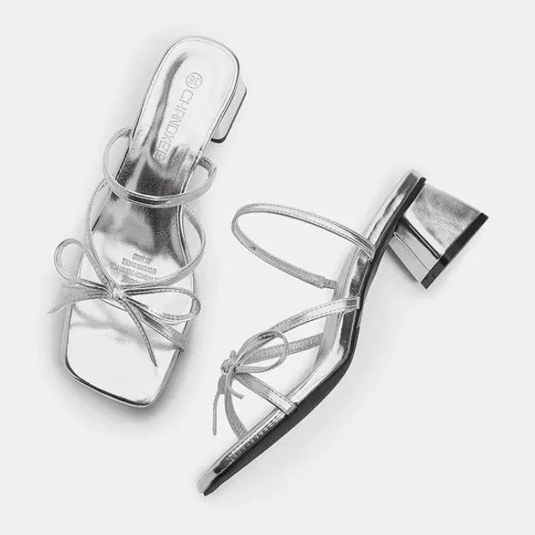 2025夏小众仙女风银色凉拖鞋气质名媛蝴蝶结凉鞋露趾粗跟罗马凉鞋