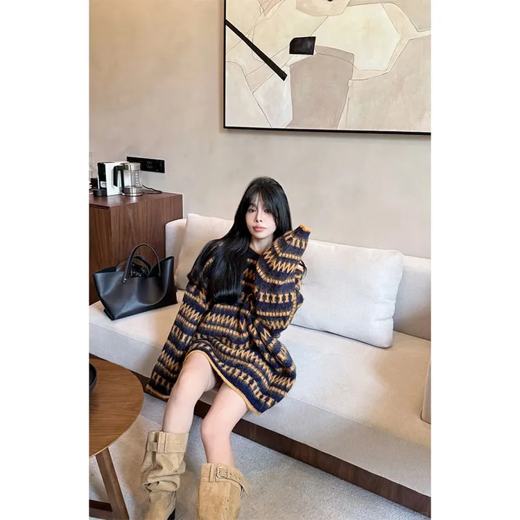 撞色条纹毛衣女秋季软糯慵懒松弛感复古宽松拉毛针织衫中长款上衣