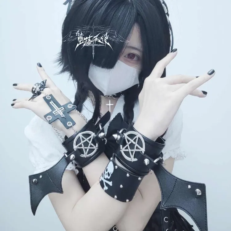 堕落天使｜原创亚文化暗黑五芒星蝙蝠翅膀铆钉皮手环臂环朋克手饰