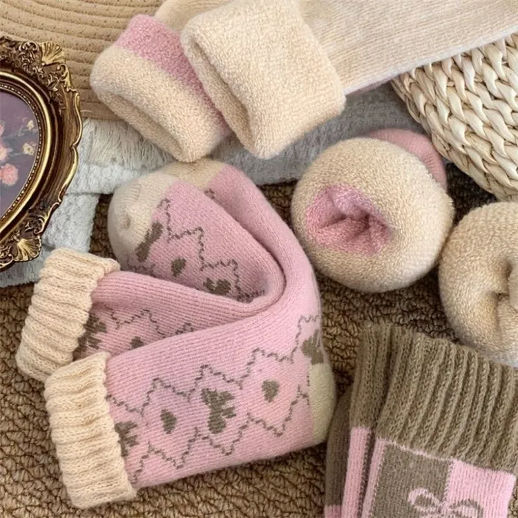 女款秋冬加厚袜子保暖中筒袜厚冬天女士加绒睡眠地板长筒袜USL