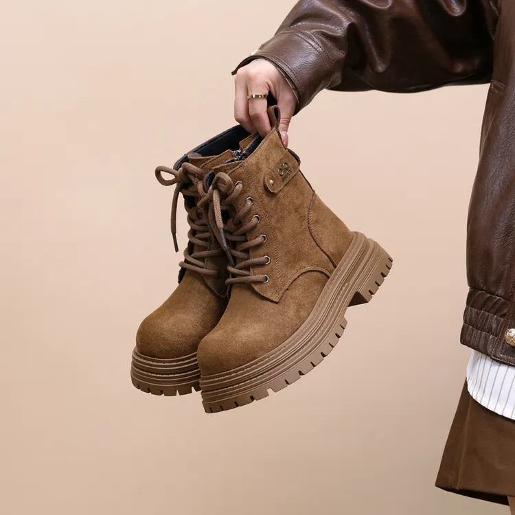 户外英伦风马丁靴女款2025新款超火短靴新疆旅游鞋子厚底登山靴子