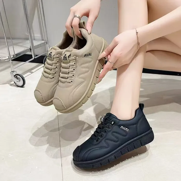 软底中年妈妈平底低帮女皮鞋2025秋季单鞋舒适不累脚运动鞋休闲鞋