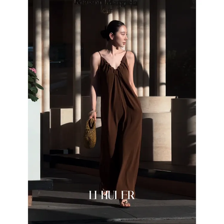 LiHuiEr李慧儿【斐声】2025显瘦高级气质小众夏咖色吊带连衣裙1332