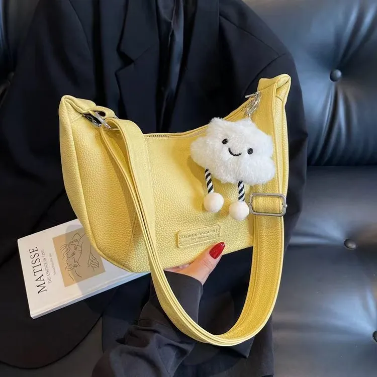 高级感包包女式2025新款夏季时尚休闲宽带斜挎饺子包女通勤单肩包