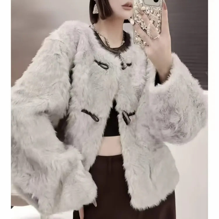 2025小湖洋小香风马蹄袖轻奢网红同款毛毛外套冬季气质百搭时尚