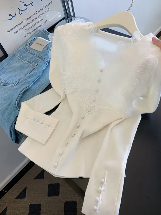 法式蕾丝花边拼接v领针织衫女秋季款温柔风气质修身显瘦长袖上衣