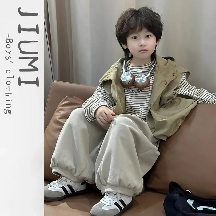 男童2025秋季简约宽松工装风连帽马甲条纹T恤内搭阔腿灯笼裤套装
